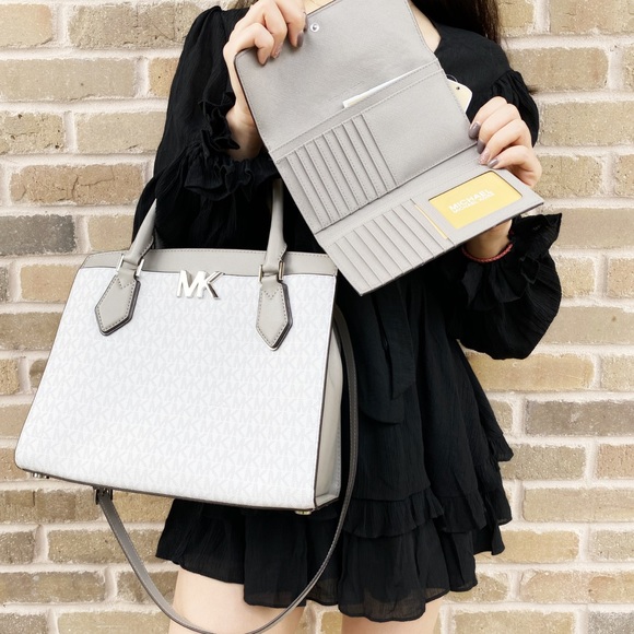 SALE‼️BUNDLE Michael Kors Large Satchel wallet - Picture 2 of 8